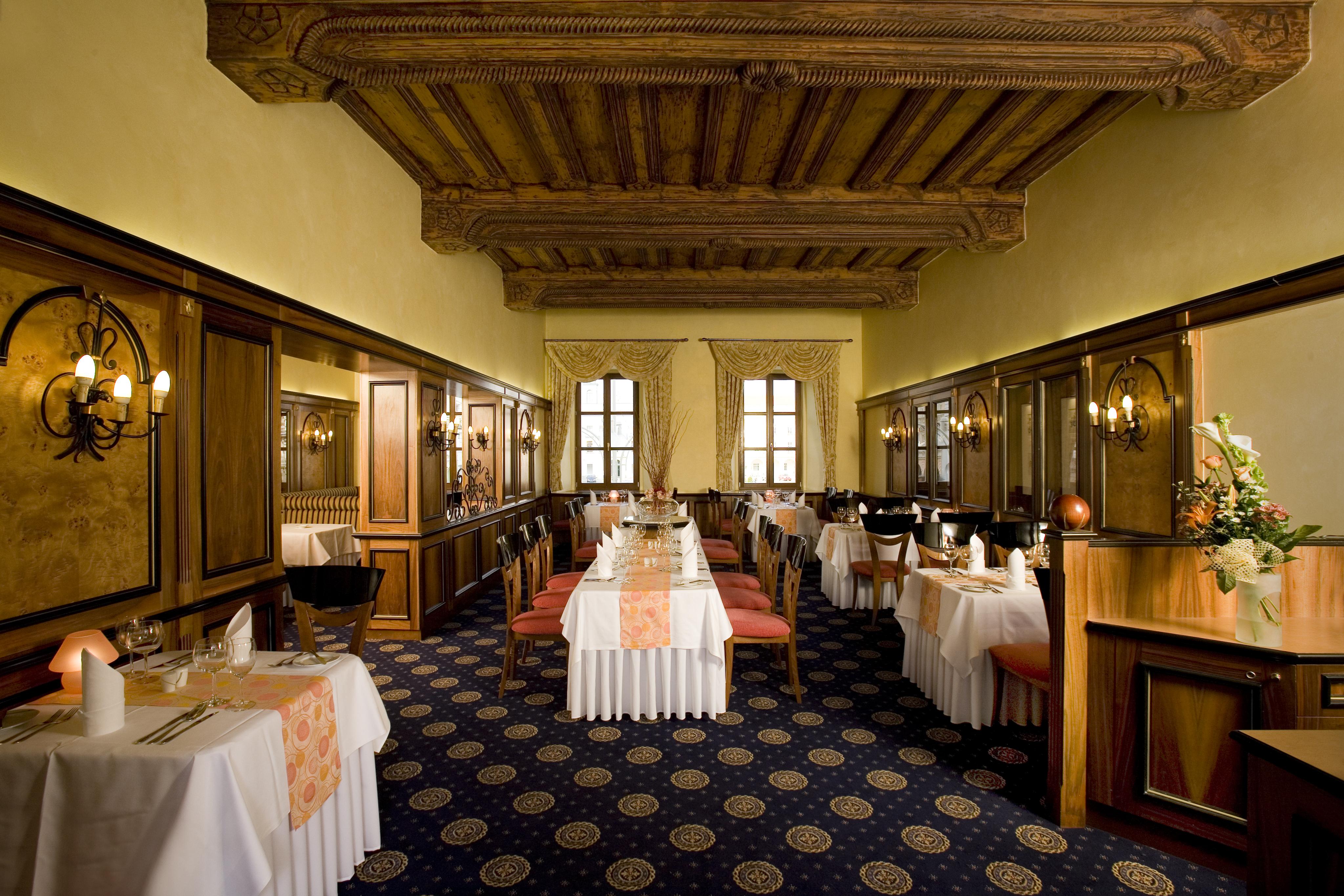 Grandhotel Zvon Ceske Budejovice Restaurante foto
