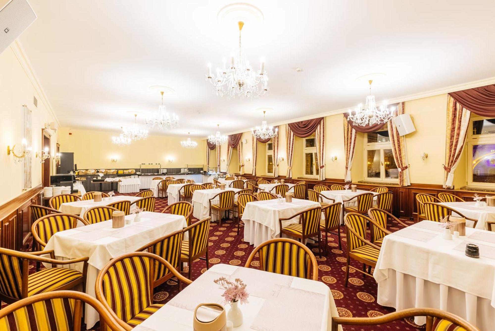 Grandhotel Zvon Ceske Budejovice Exterior foto