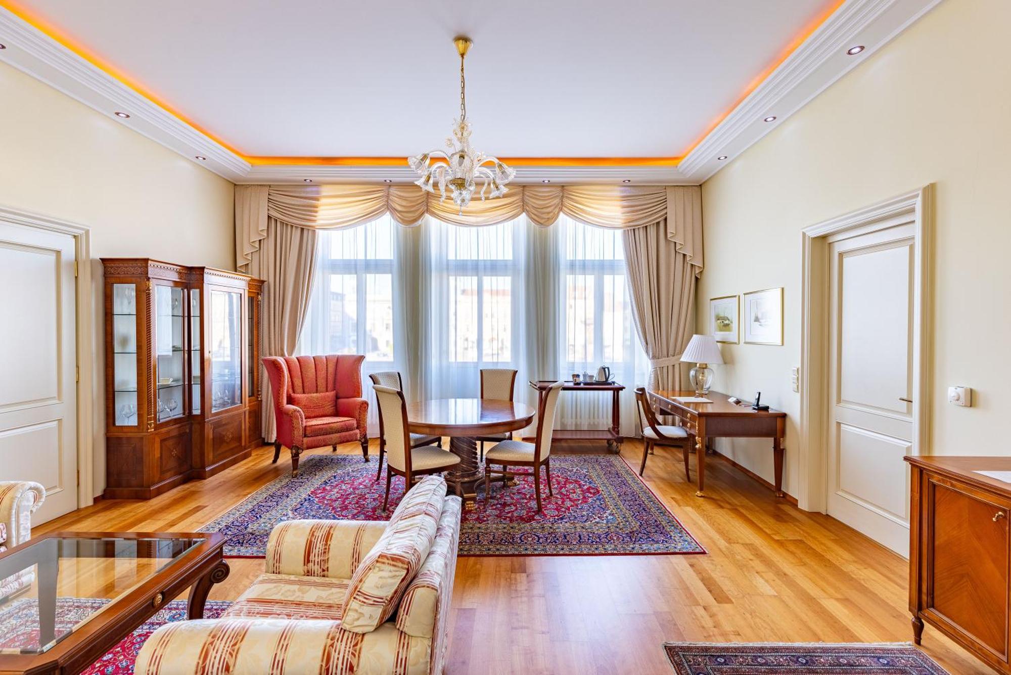 Grandhotel Zvon Ceske Budejovice Exterior foto